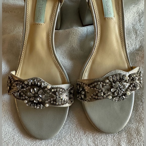 Blue by Betsy Johnson Metallic Silver Rhinestone block heal shoes. Size 9. - Picture 2 of 5